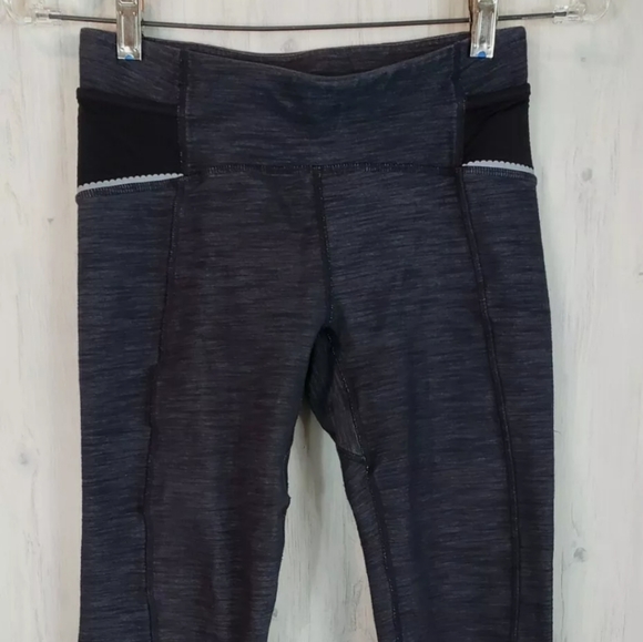 Lululemon Ride On Crop Size 4 Black Denim Slub - Picture 2 of 10